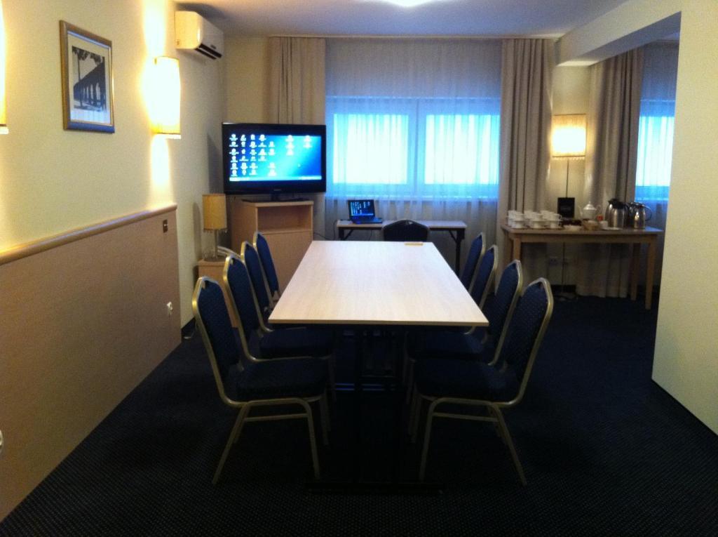 Via Appia Hotel Raszyn Luaran gambar